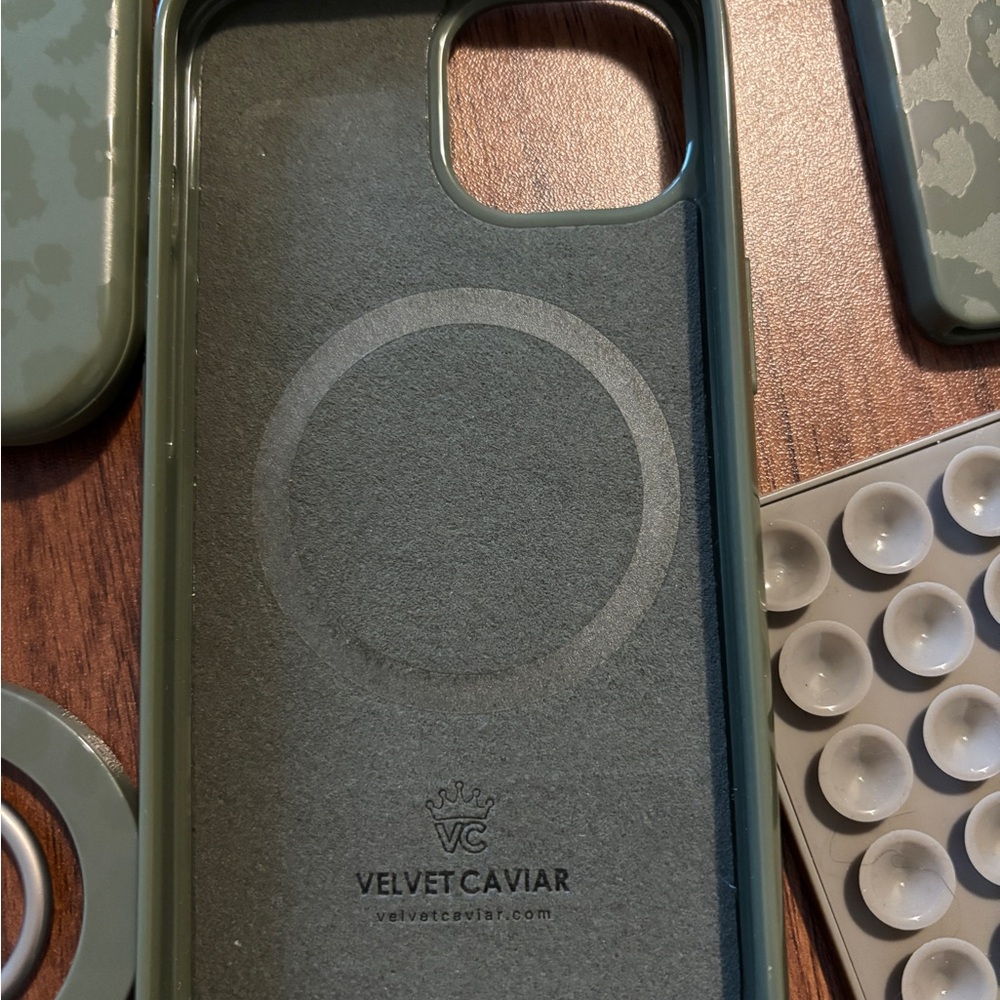 Velvet Caviar Green Leopard Phone Bundle - Picture 2 of 4